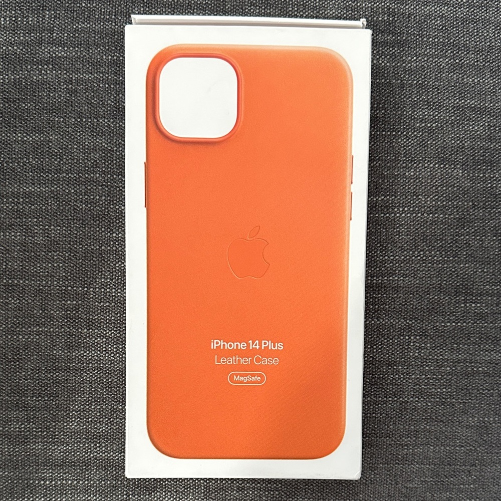 Apple iPhone 14 Plus Leather Cover - Vibrant Orange
